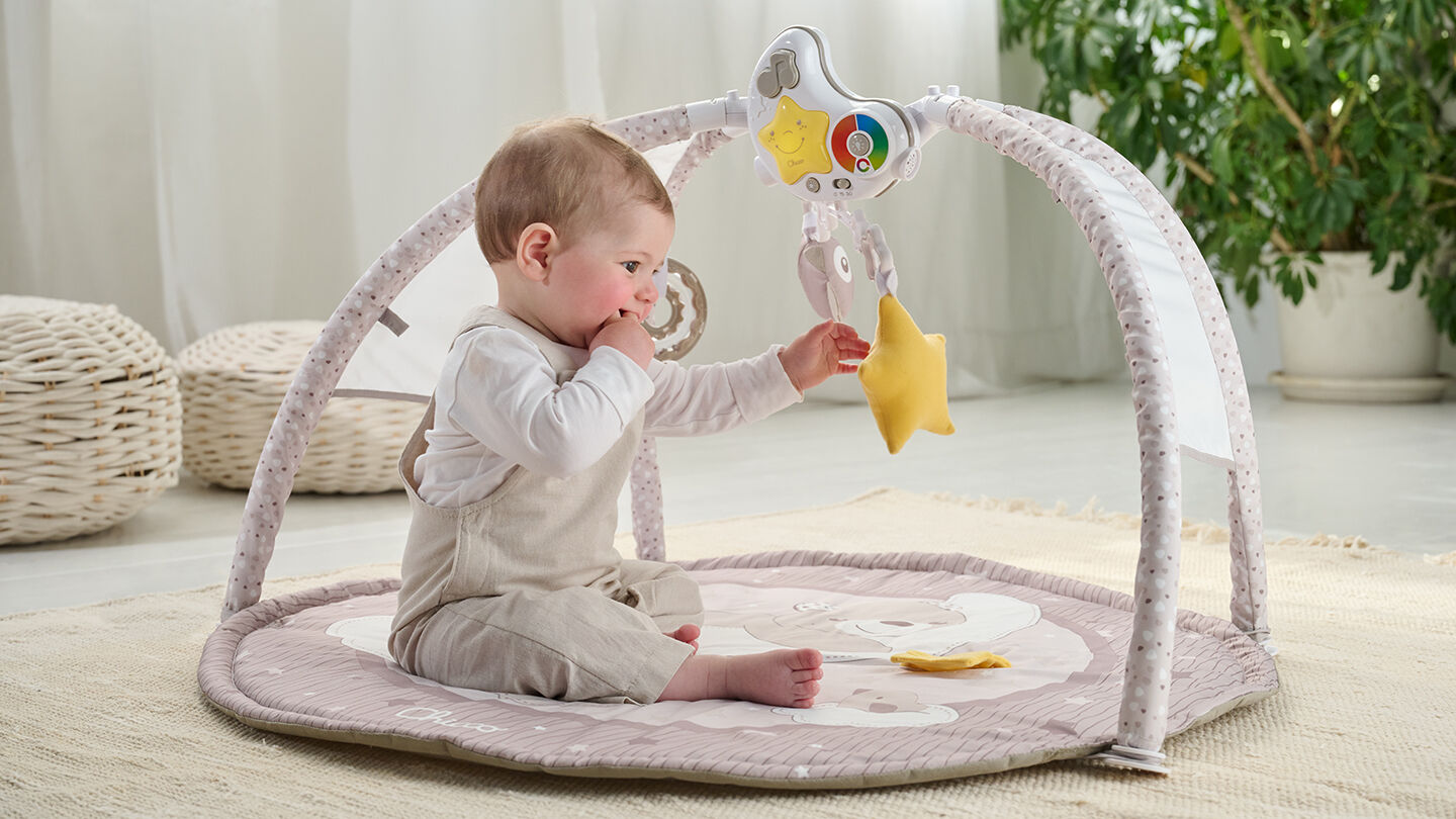 https://www.chicco.it/dw/image/v2/BJJJ_PRD/on/demandware.static/-/Sites-Chicco-Italy-Library/it_IT/dw11f11850/site/13-Consigli/Articoli/Sviluppo/Palestrina neonato/come_scegliere_la_palestrina.jpg